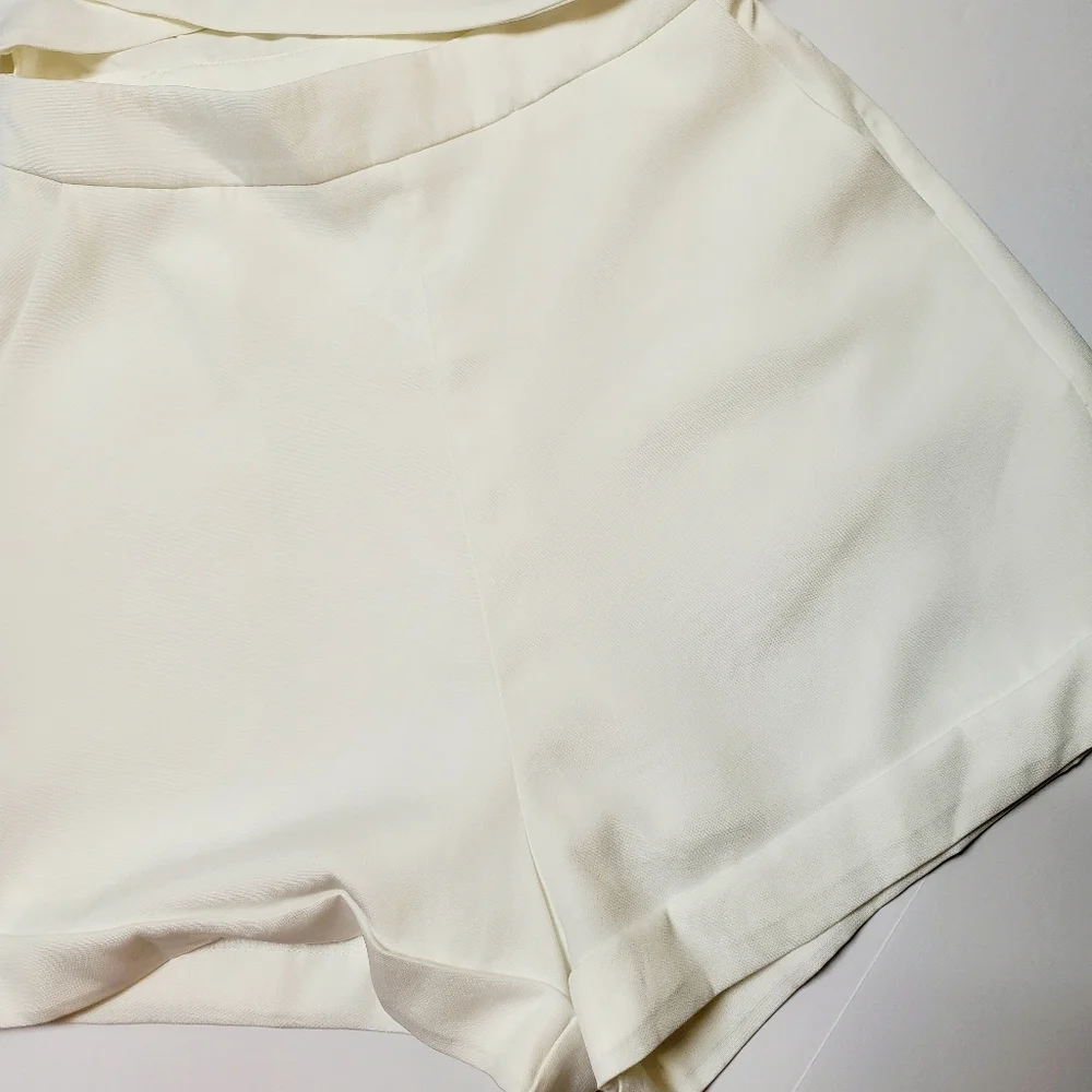 NWOT Lulus Posh and Flirty White Collared Cutout Sleeveless Romper Sz S - Picture 8 of 13
